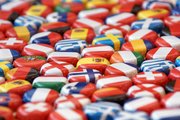 Internationale Pins