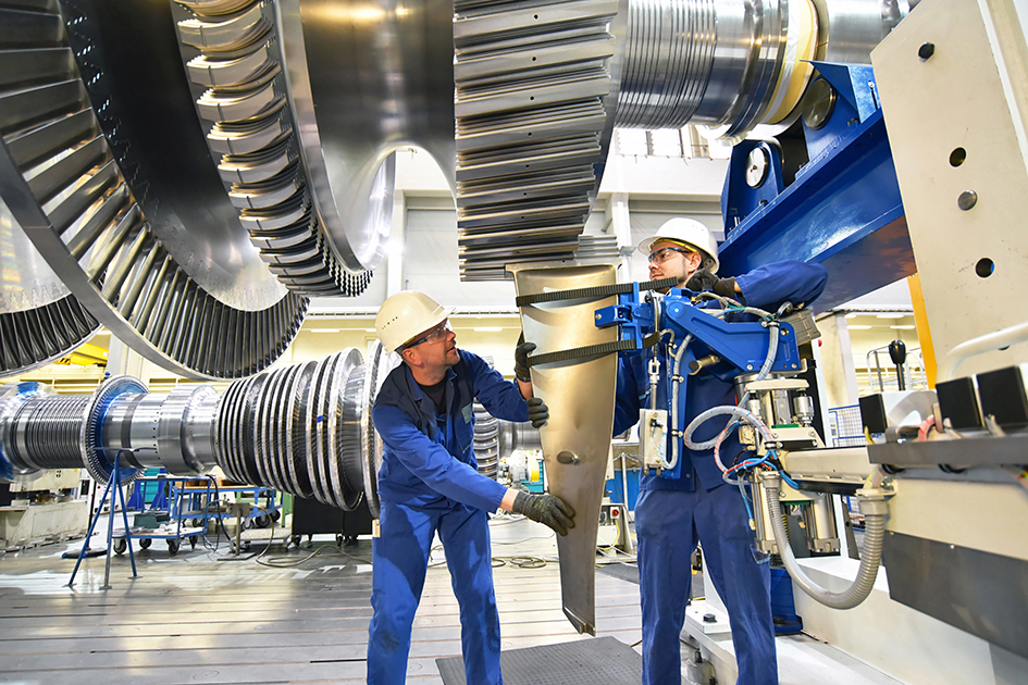 Beschäftigte an Gasturbine